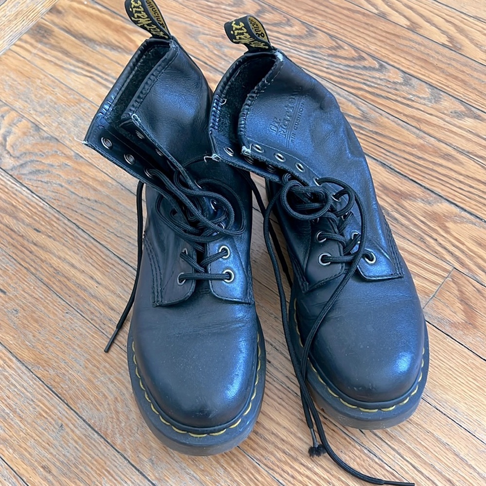 Dr. Martens 1460 Smooth Leather Size 38 worn shoes